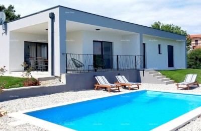 Zum Verkauf steht ein einstöckiges Haus mit Swimmingpool in der Nähe von Marčana