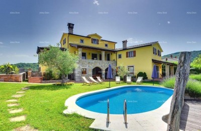 Eine schöne Villa mit Swimmingpool in der Nähe von Pazin steht zum Verkauf