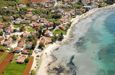 Umag Zambratija . Prodaja Građevinskog zemljišta. Neposredna blizina mora.